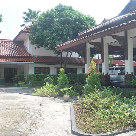 Sadinah Sahid Josodipuro Hotel Colomadu Exterior photo