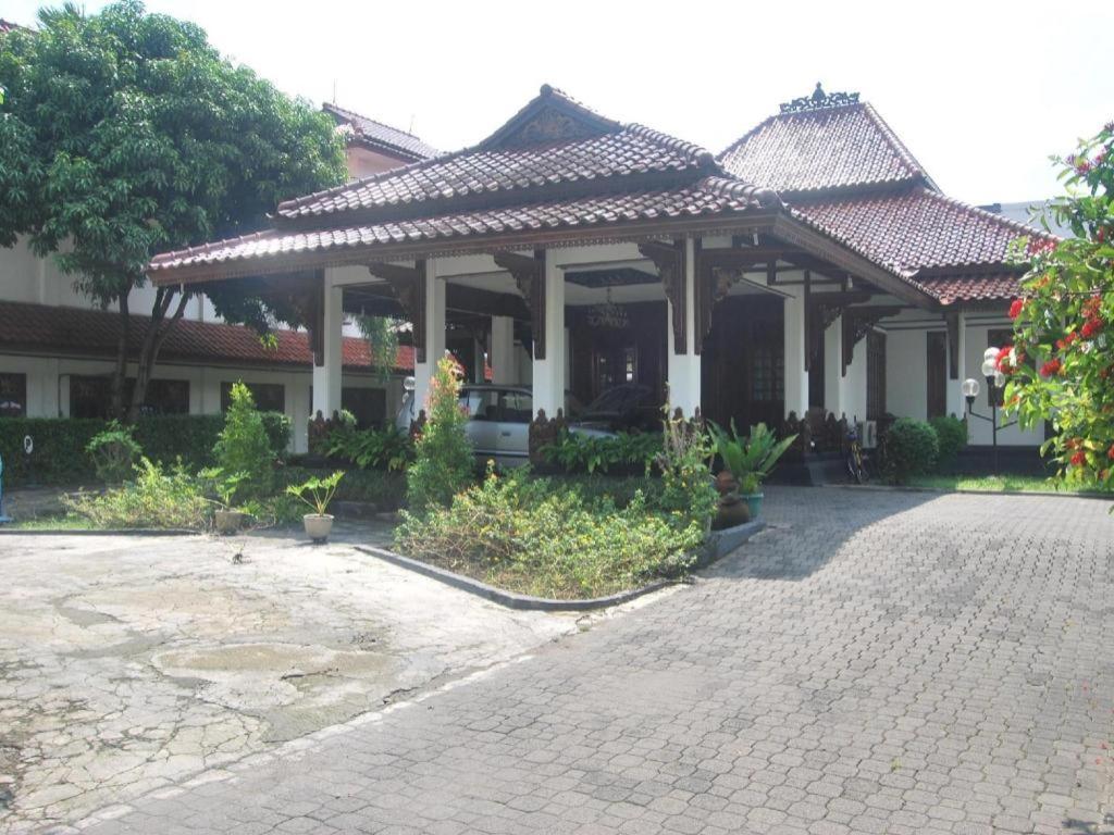 Sadinah Sahid Josodipuro Hotel Colomadu Exterior photo