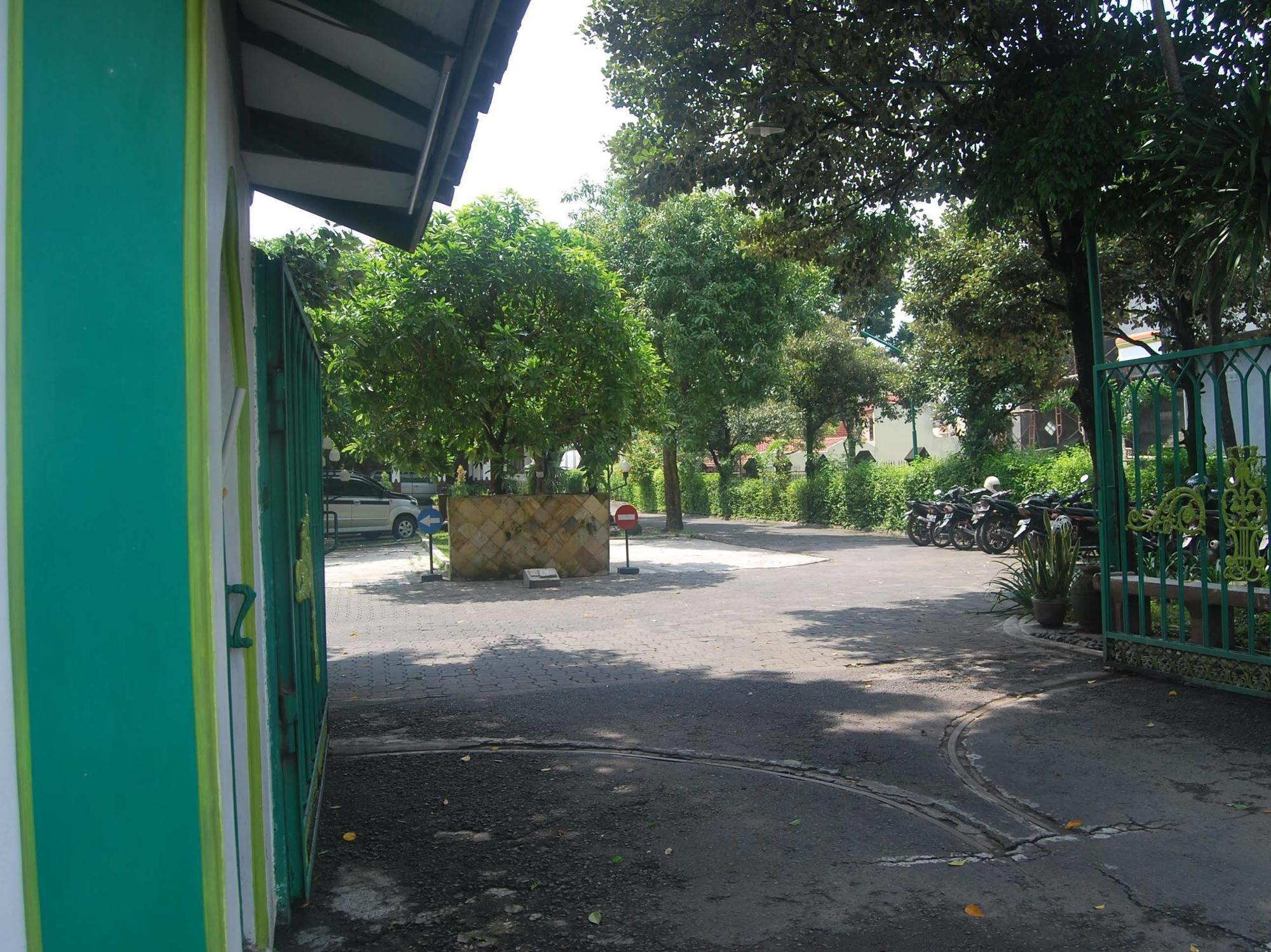 Sadinah Sahid Josodipuro Hotel Colomadu Exterior photo
