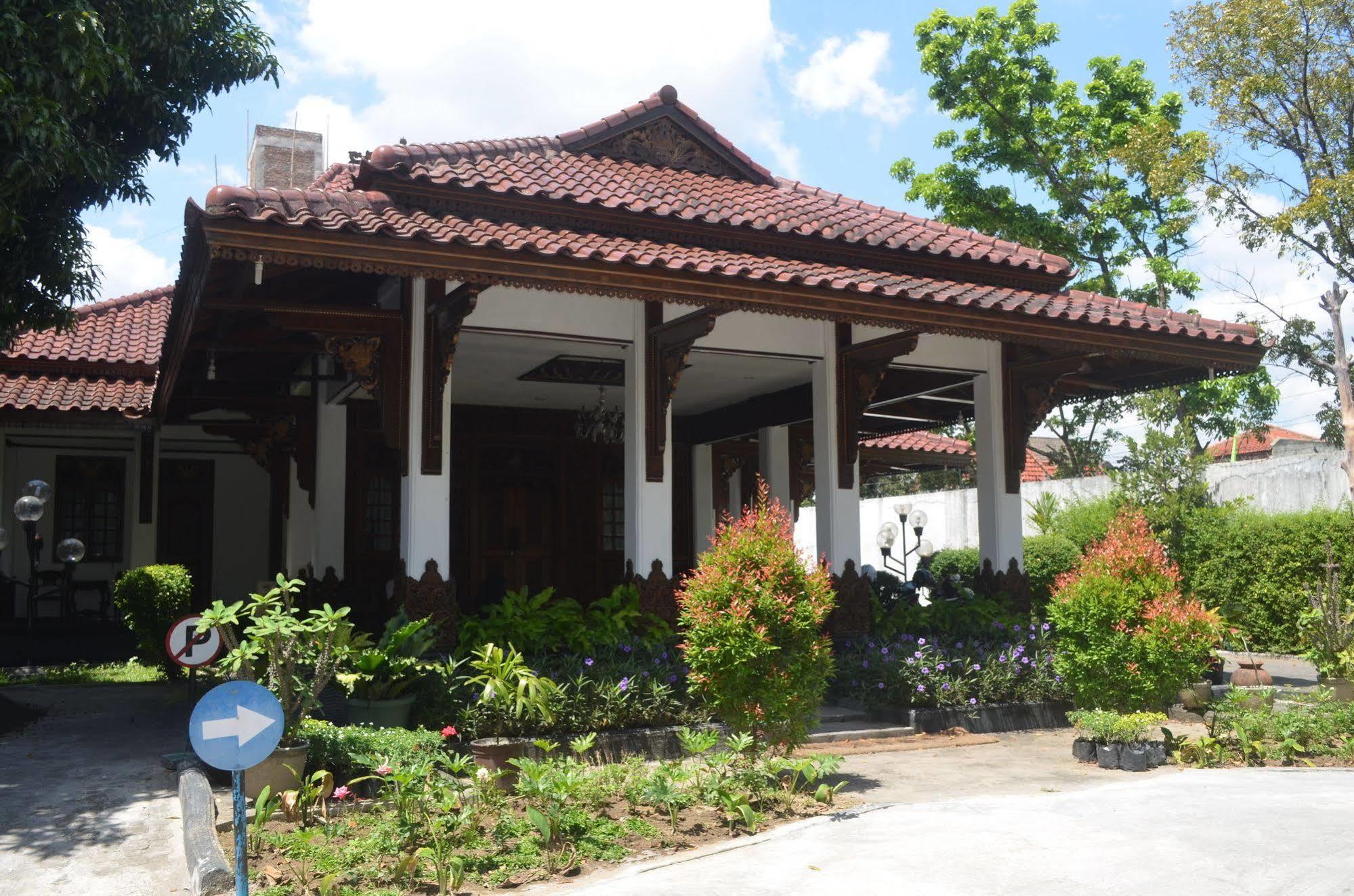 Sadinah Sahid Josodipuro Hotel Colomadu Exterior photo