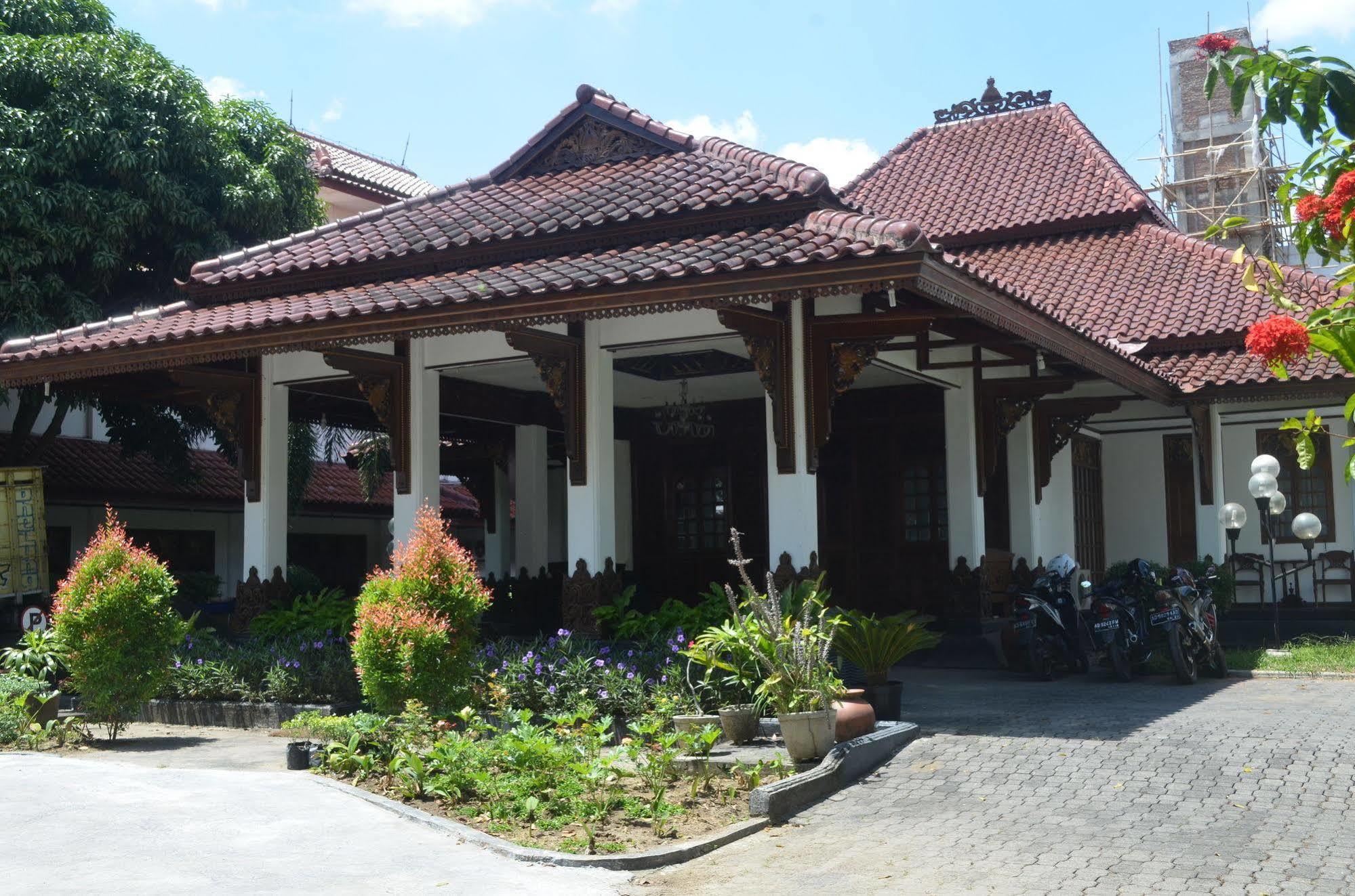 Sadinah Sahid Josodipuro Hotel Colomadu Exterior photo