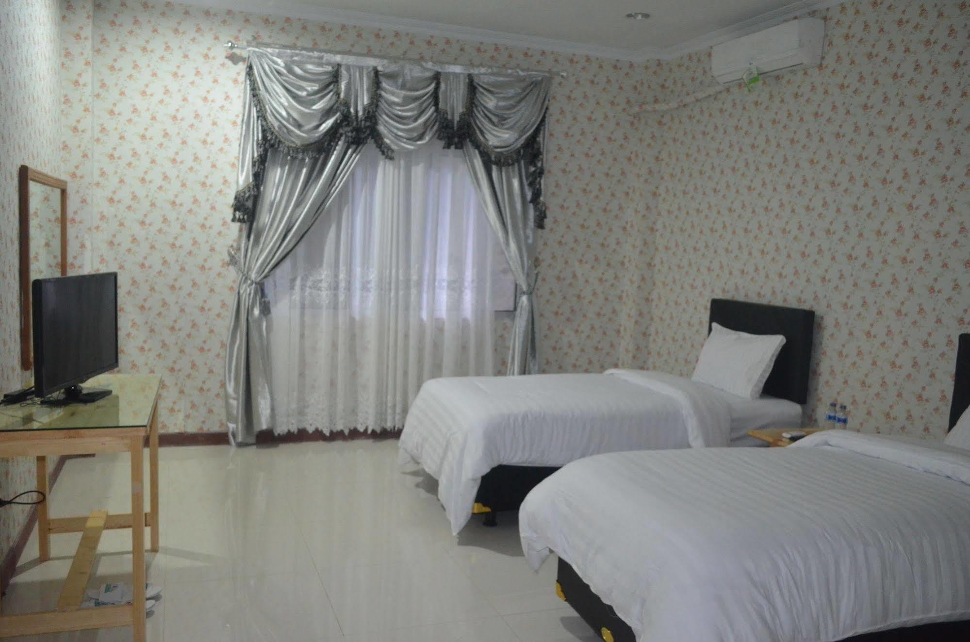Sadinah Sahid Josodipuro Hotel Colomadu Exterior photo
