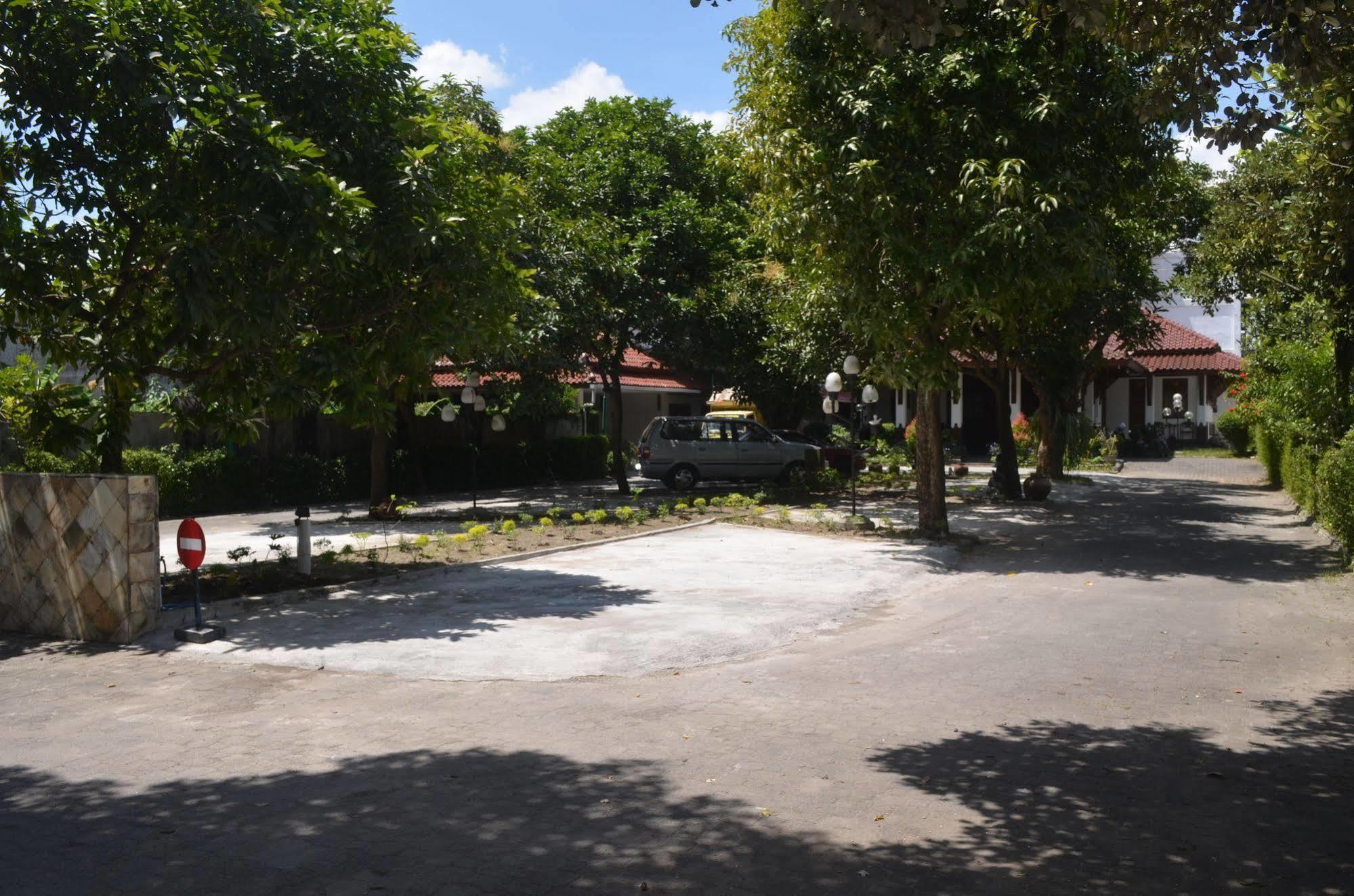 Sadinah Sahid Josodipuro Hotel Colomadu Exterior photo