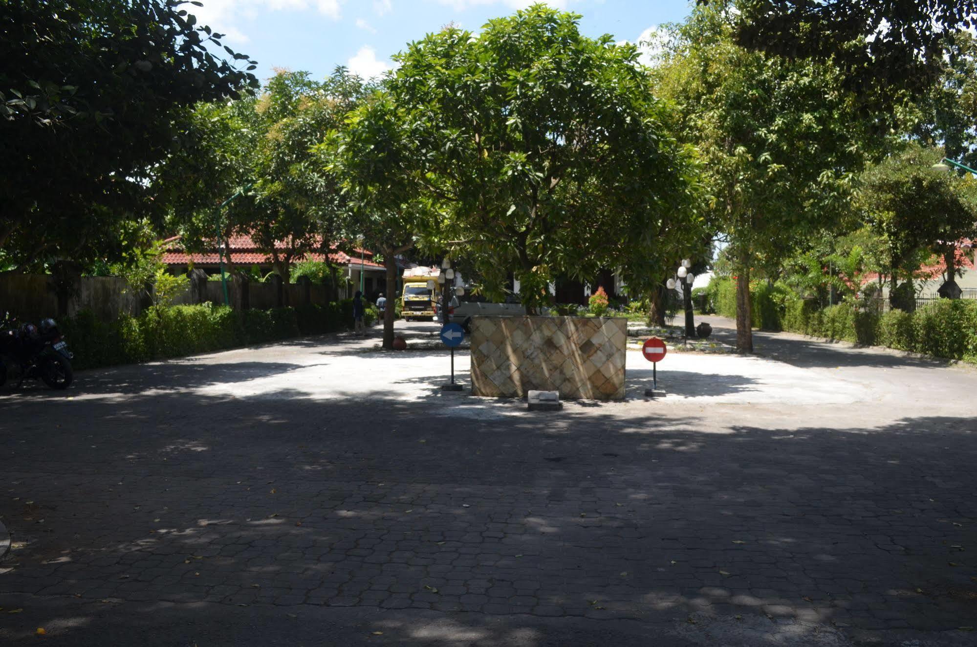 Sadinah Sahid Josodipuro Hotel Colomadu Exterior photo